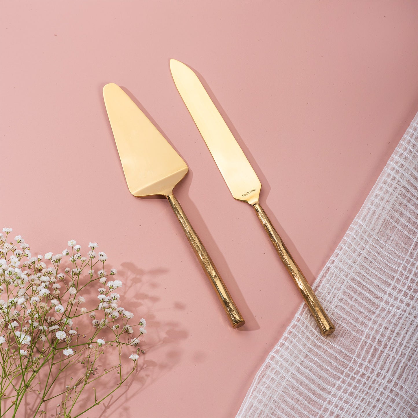 Artisan Elegance: Set of 2 Cake Servers with Hammered Handles