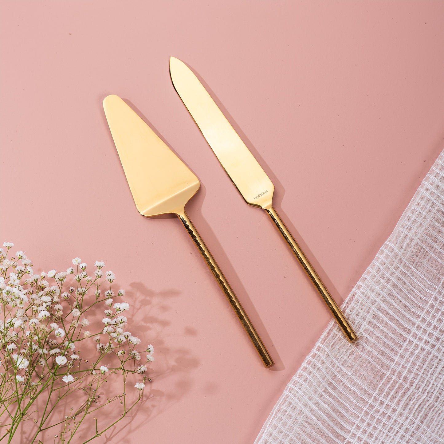 Round Elegance: Set of 2 Cake Servers with Hammered Handles