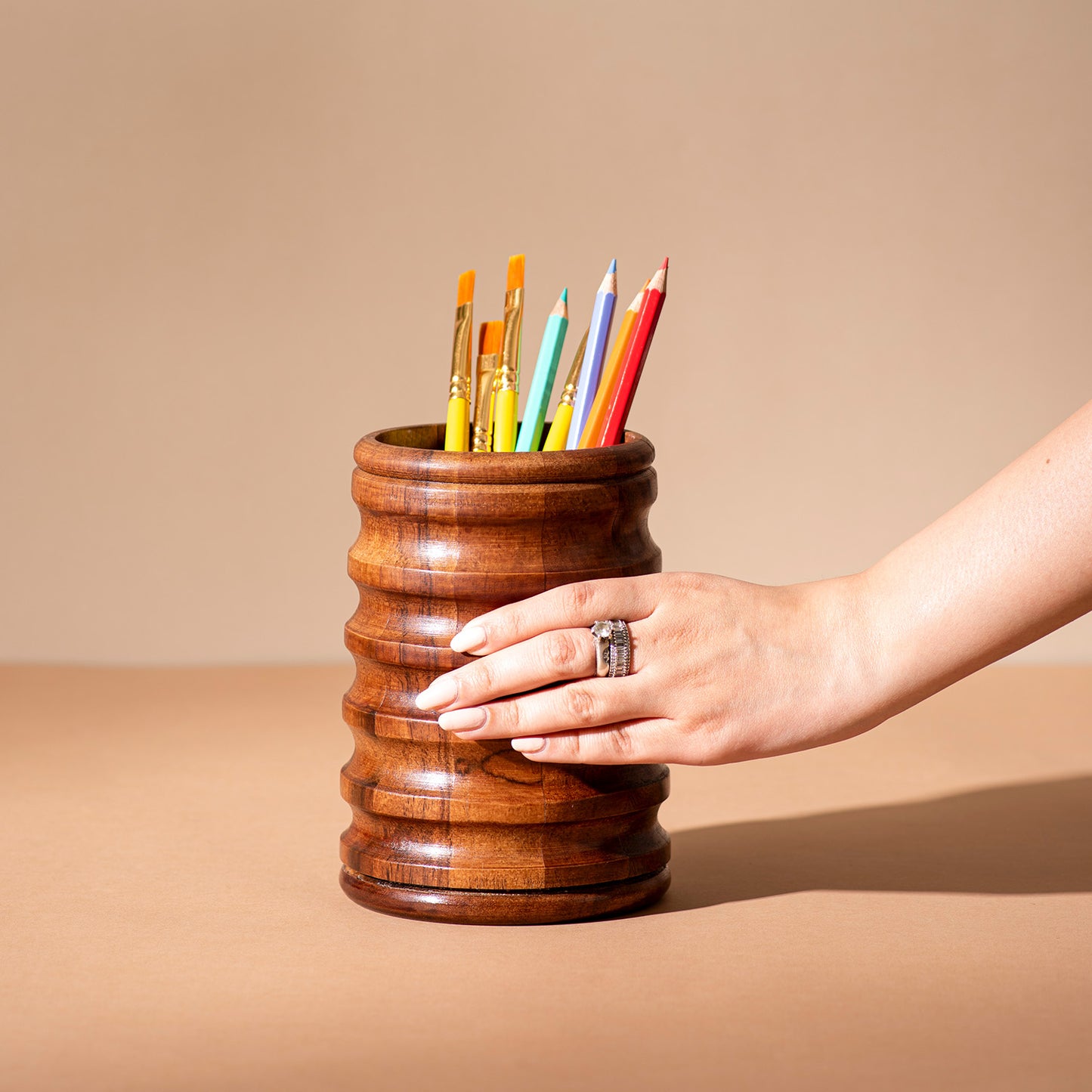 Maximize Style: Compact Cutlery Holder