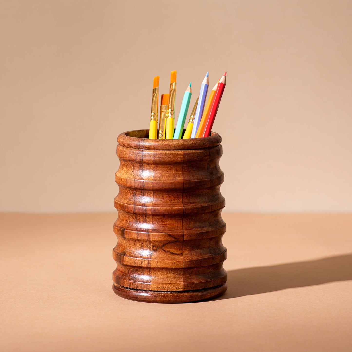 Maximize Style: Compact Cutlery Holder