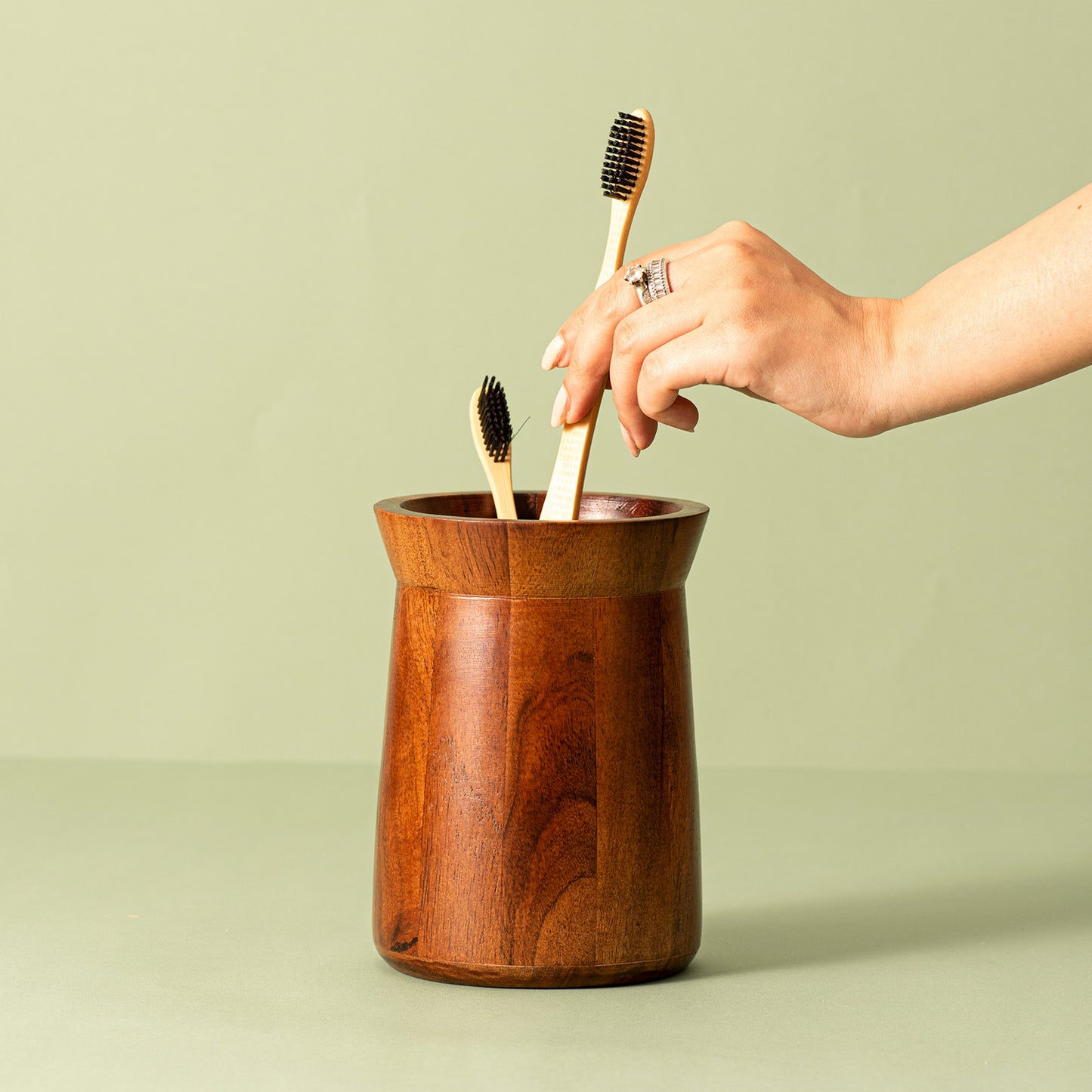 Counter Couture: Modern Cutlery Stand