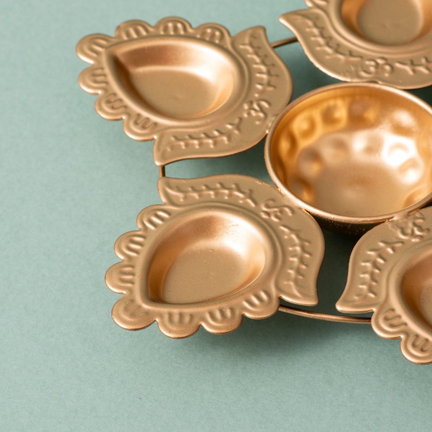 Elegant Golden Candle Holder Urli 5 Diyas