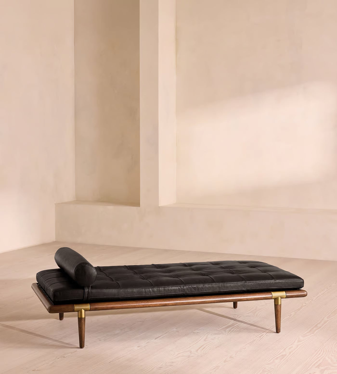 Theodore Daybed Leather Leather Black
