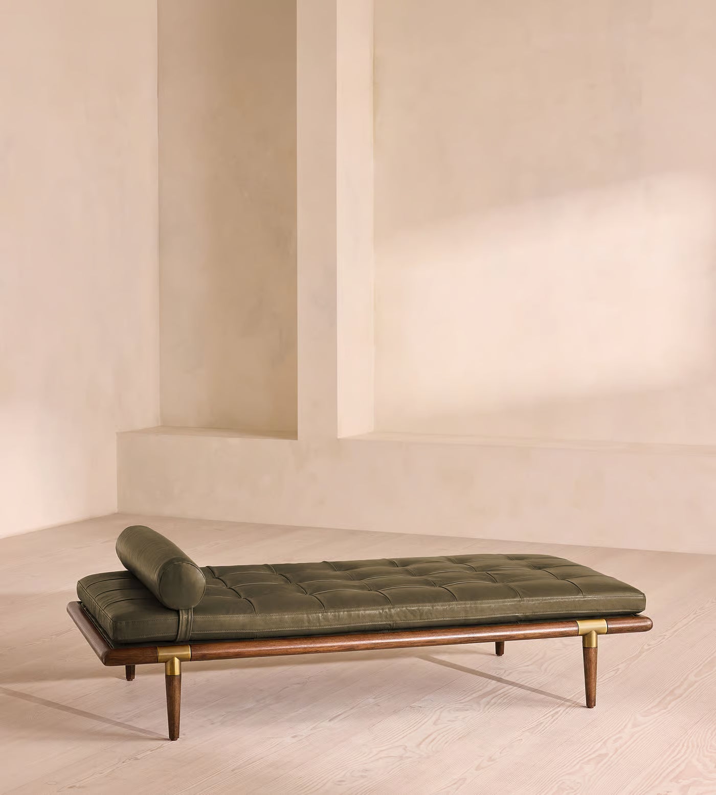 Theodore Daybed Leather Leather Moss