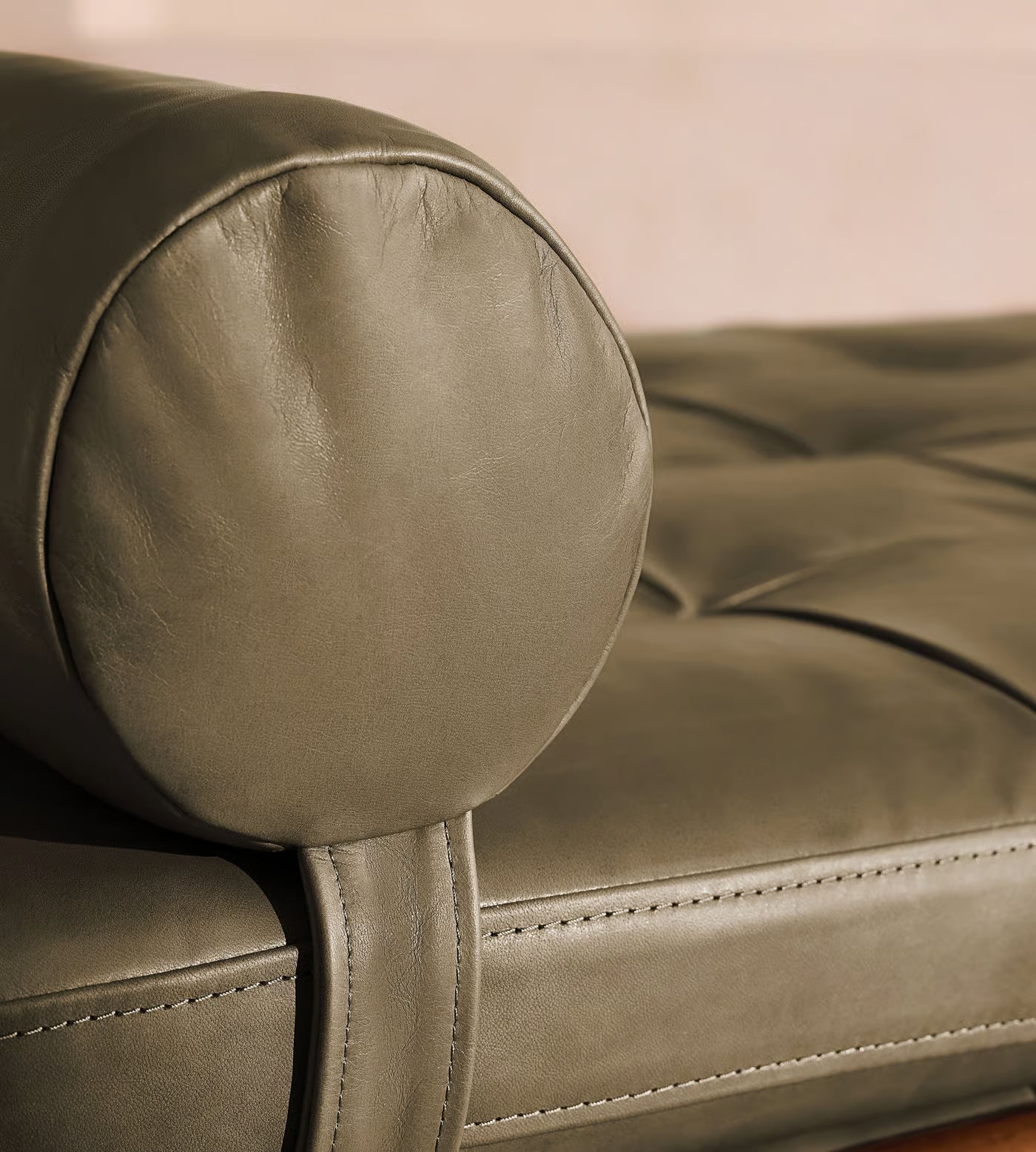 Theodore Daybed Leather Leather Moss
