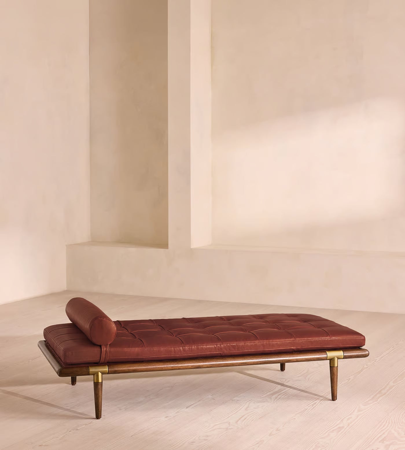 Theodore Daybed Leather Leather Sangria