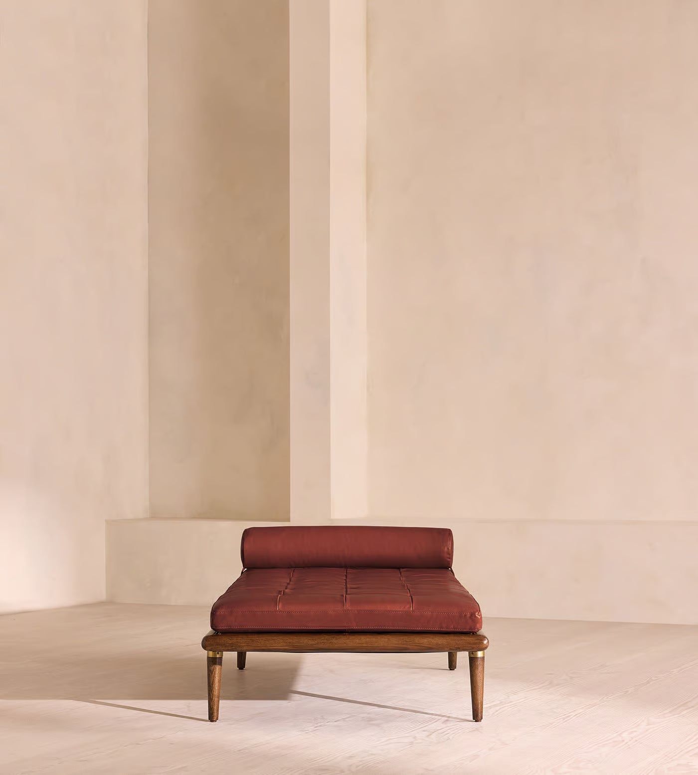 Theodore Daybed Leather Leather Sangria