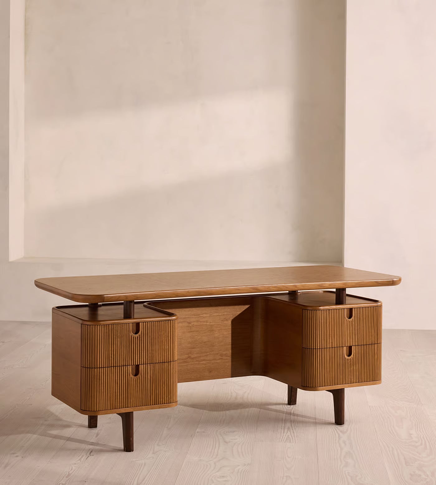 Alvis Desk