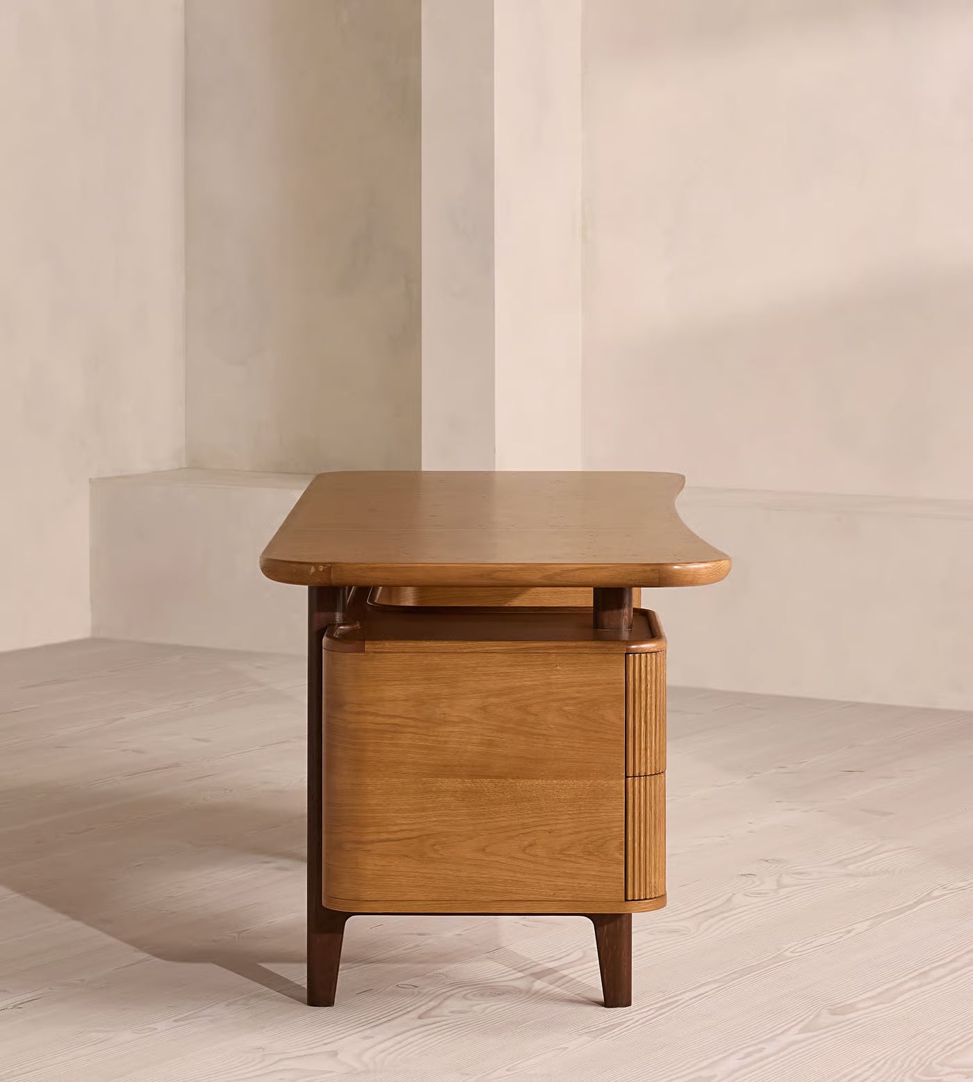 Alvis Desk