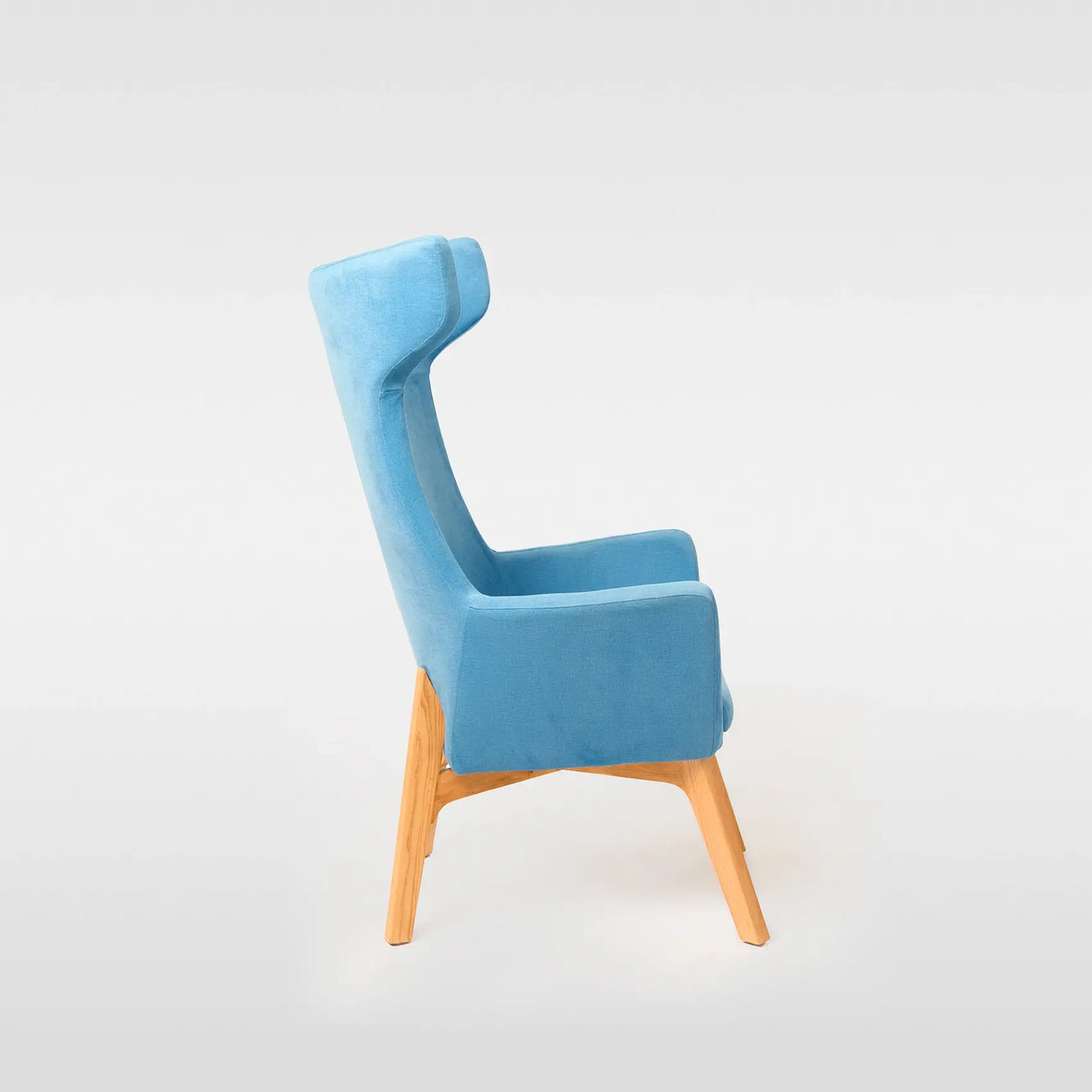 Almayer Lounge Chair