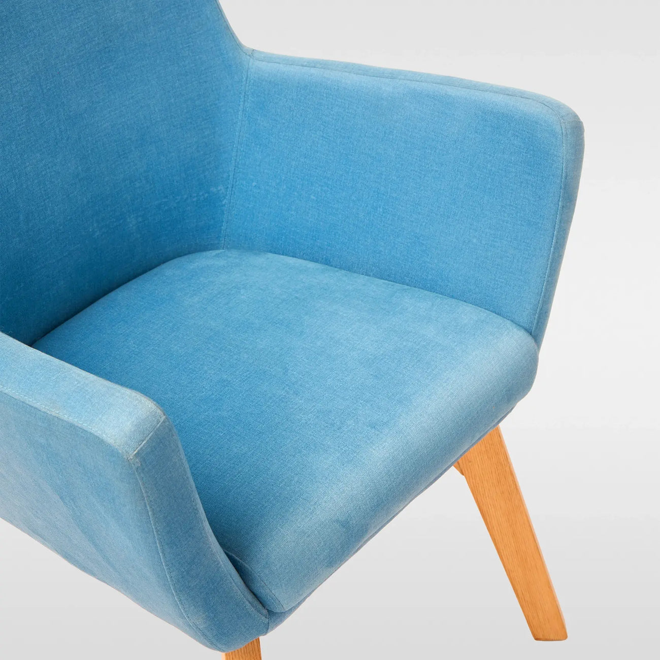 Almayer Lounge Chair