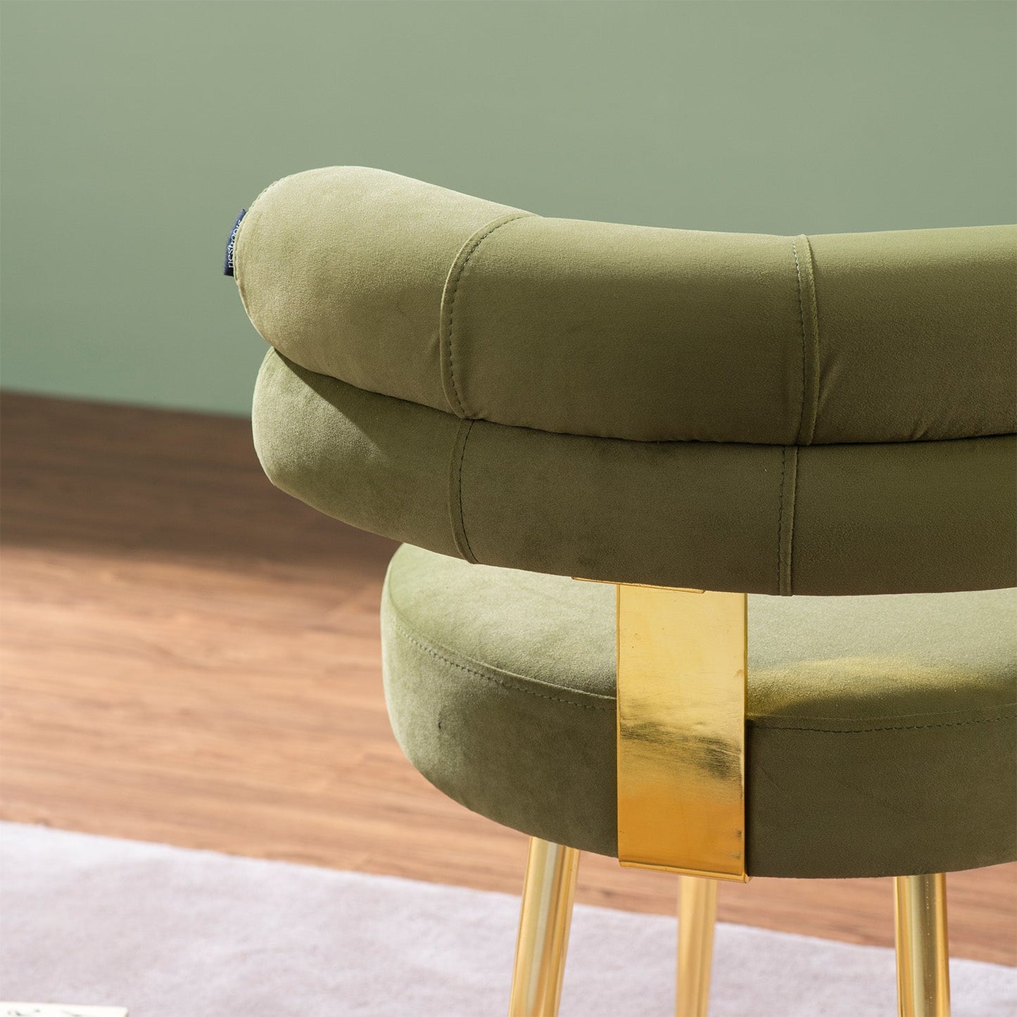 Sink into Emerald Lounge Chair Set of 4