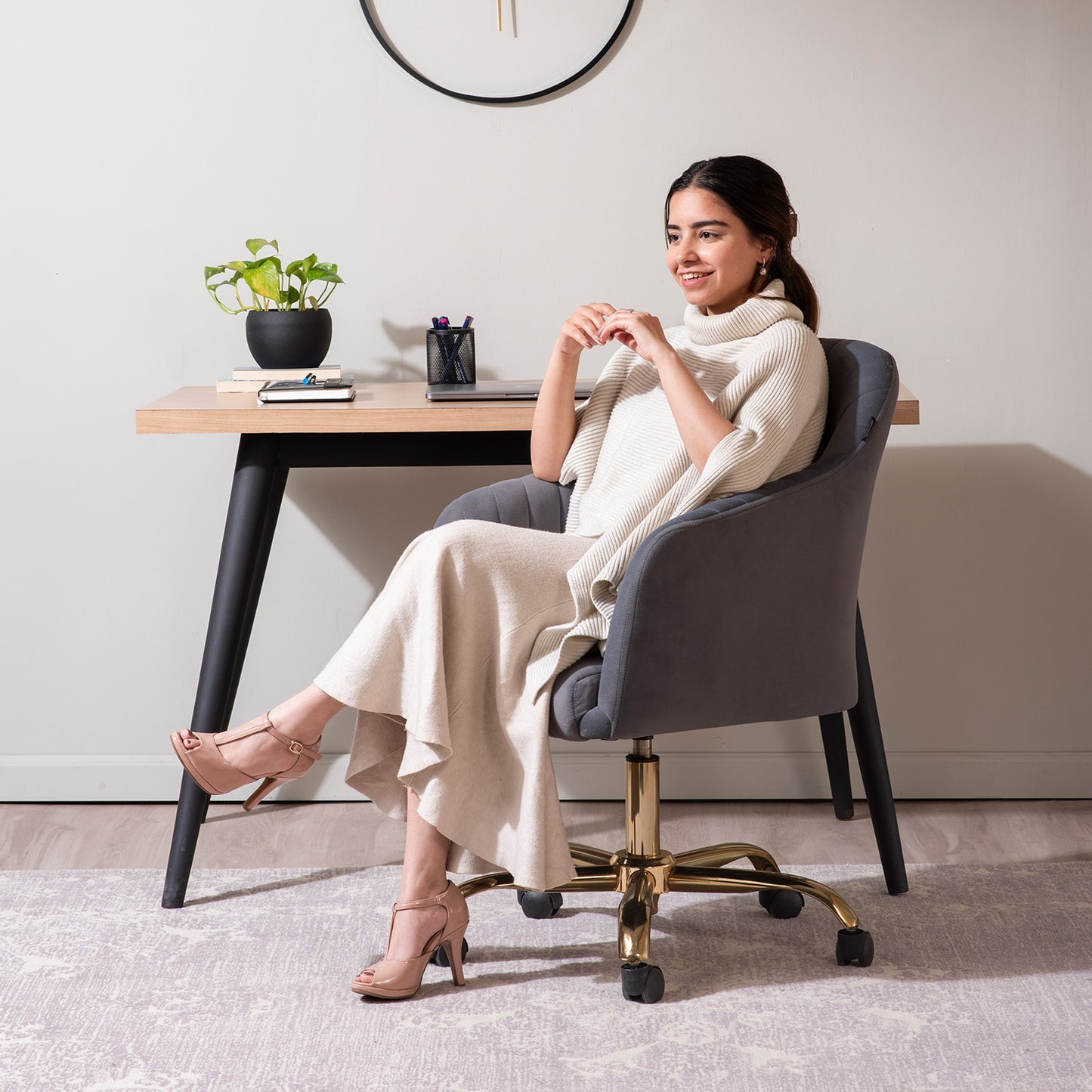 Luxurious Velvet Office Designer Chair Light Grey