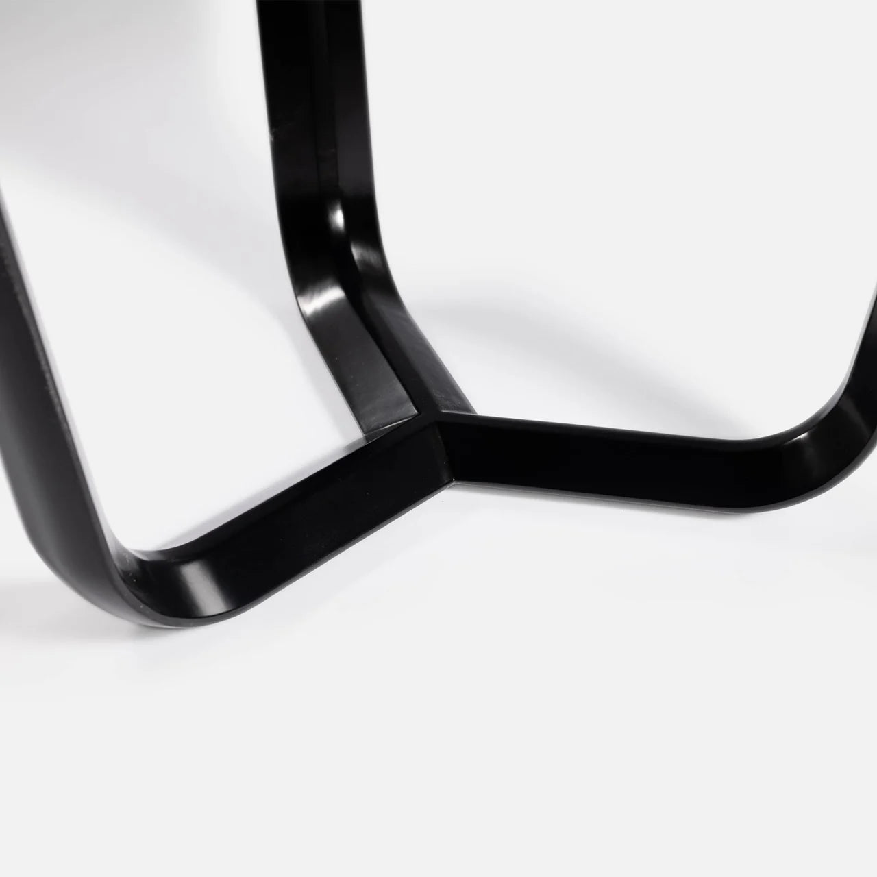 Edulo tripod table